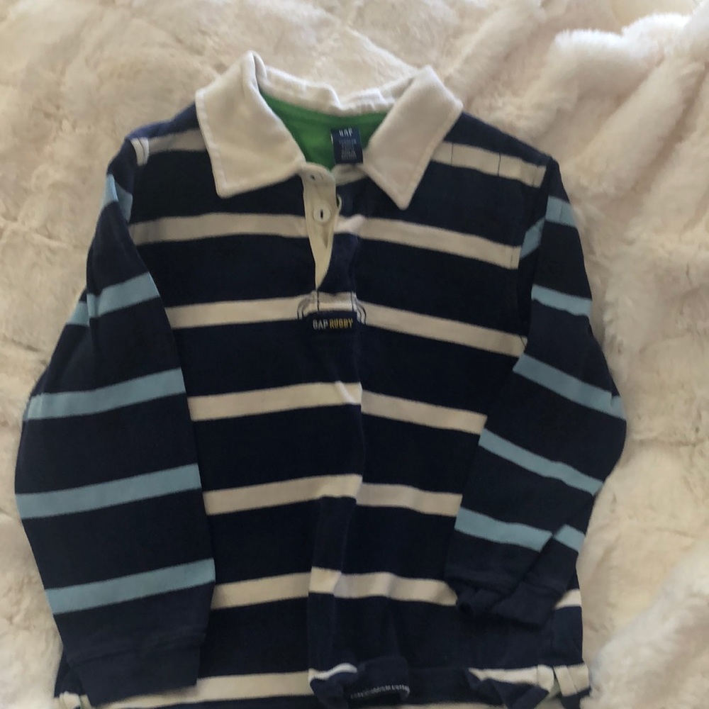 GAP kids Rugby shirt, like-new condition, size 5.